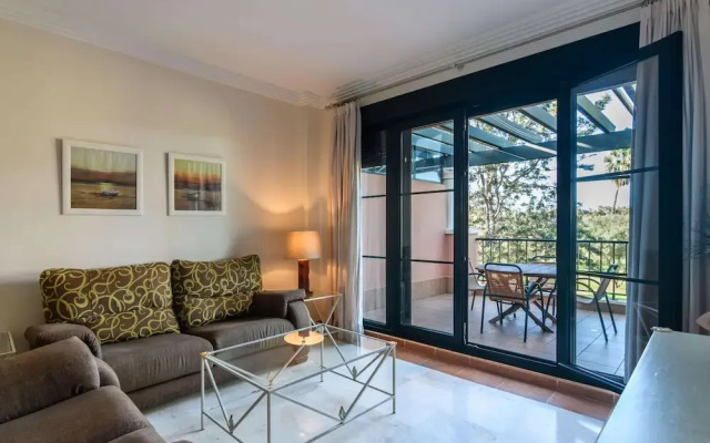Family Apartment in Golfside Setting