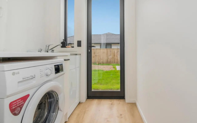 Sun and Sea Sanctuary - Whitianga Holiday Home