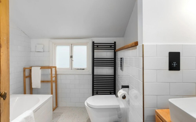 VESTO Three Bedroom Apartment in Clapham