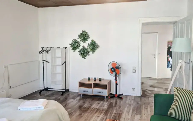Large 2BR Apt Ideal for Long Stays