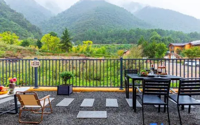 Lugu Lake Scenic Area | Canglanju · Serene Lakeside Vacation Boutique Stay (Daluoshui Village)