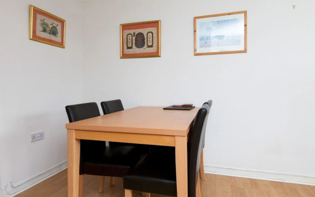 Bright & Airy City Centre Flat With Free Parking