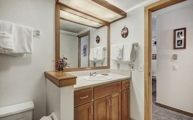 2062 The Pines 2 Bedroom Condo by RedAwning