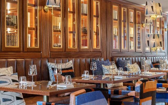 Wine & Books Porto Hotel