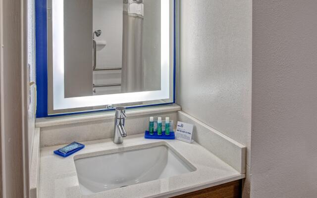 Holiday Inn Express & Suites Crossville by IHG
