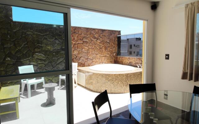 Pineapples F1137 Copacabana Elegant Penthouse