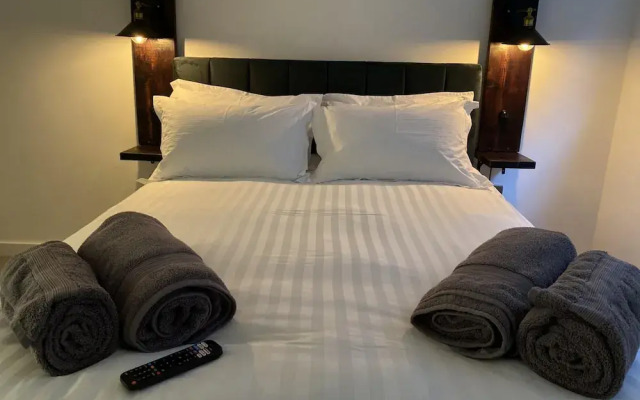 Luxury 2 Bed 2 Bath Apartment in Bath City