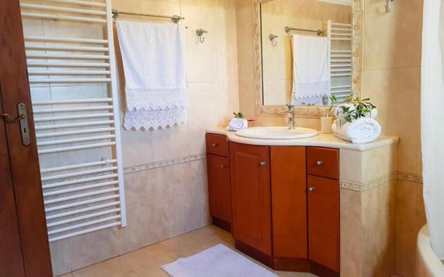 Sunshine house for 9, cozy set up,verandas, sea view.