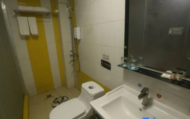 Yelin Nanwan Travel Rental Accommodation (Lingshui People's Hospital Branch)