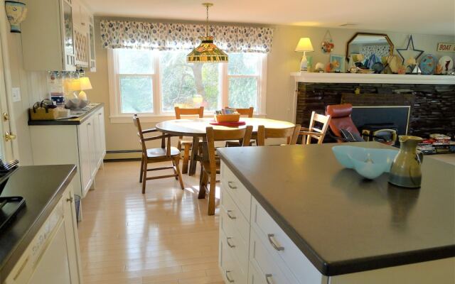 563 Pleasant Lake - 4 Bedroom House