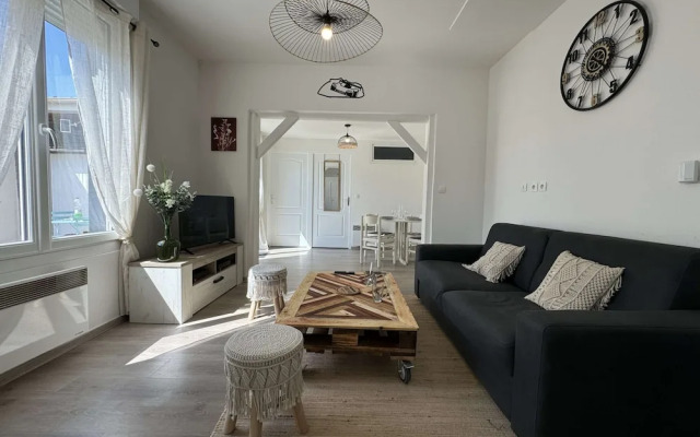 House in Le Mans With Private Courtyard