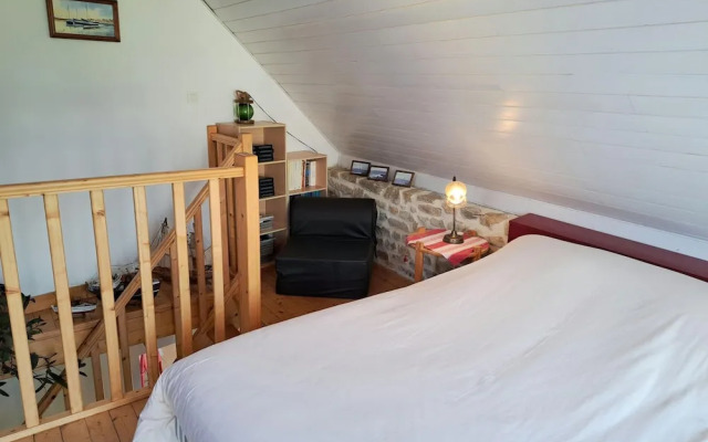 Stone House in Lilia Near Ile Vierge Lighthouse