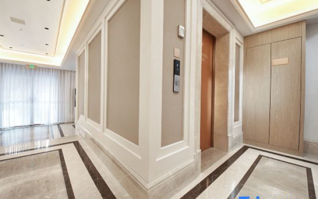 Vienna Hotel (Jinping Car South Station Branch）