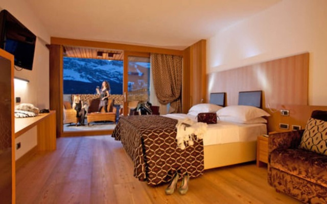 Hotel Alaska Cortina