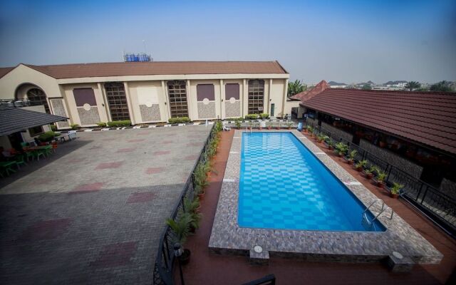 Gracious Hotel