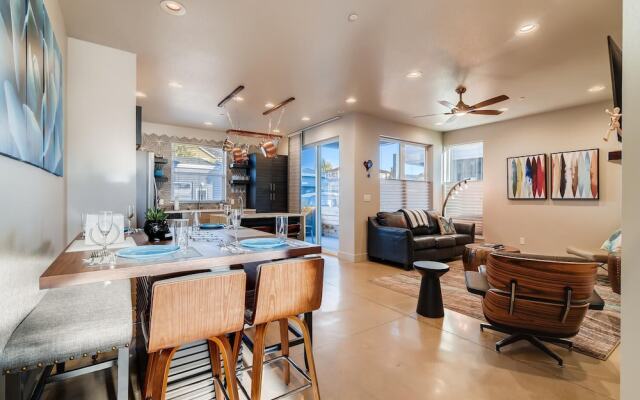 Fancy Townhome near Old Town, Breweries and River!