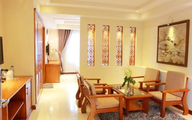 Au Lac Charner Hotel