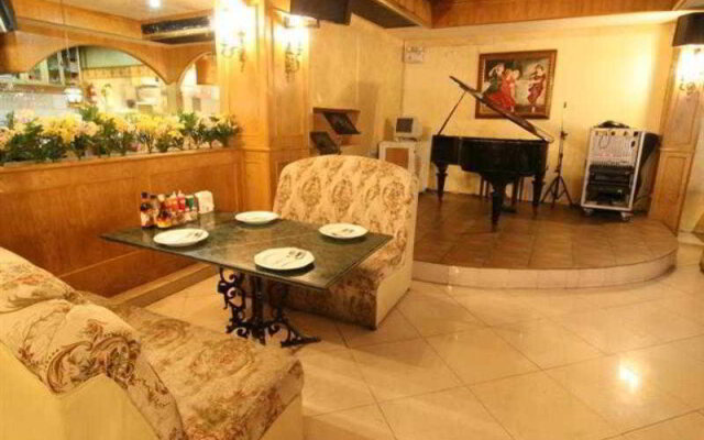 13 Coins Antique Villa
