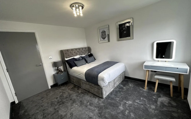 Luxurious two Bedrooms Apartment Slough