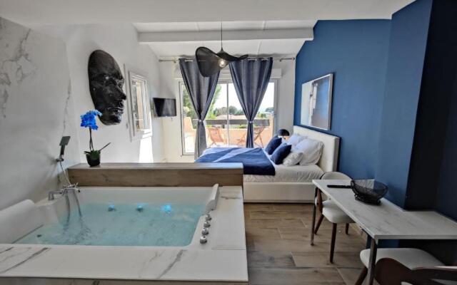 Suites JM - Les Pins Marines - Jacuzzi & Vue Mer