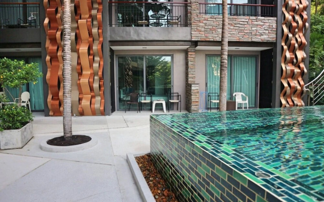 Pool Front Sexy Studio Fully Furnished Apartment