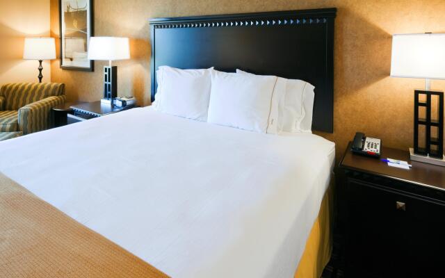 Holiday Inn Express Hotel & Suites Ennis, an IHG Hotel