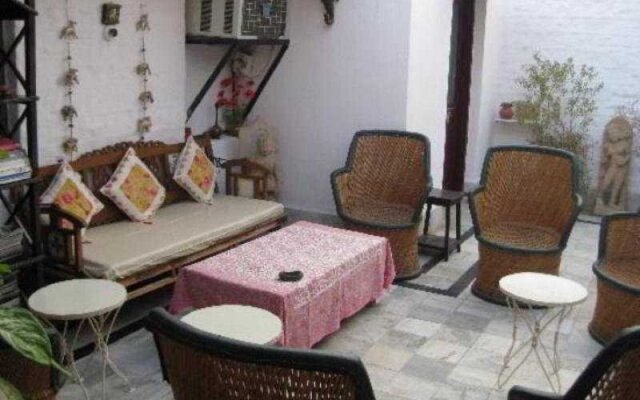 Indrashan Homestay