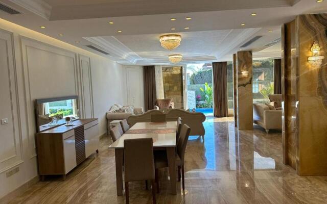 Beverly Hills Flat