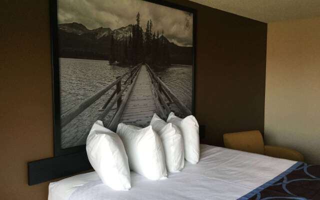 Super 8 by Wyndham Spruce Grove