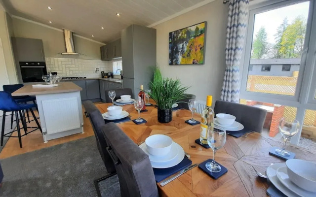 Hollicarrs - Lilypad Lodge