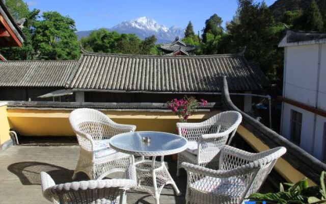 Yixing Thatched Cottage Inn (Lijiang Old Town Dashuiche Branch)