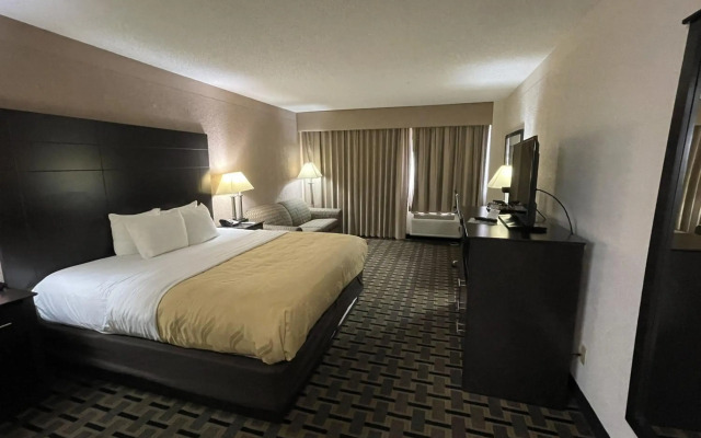 Quality Inn & Suites Cincinnati Downtown