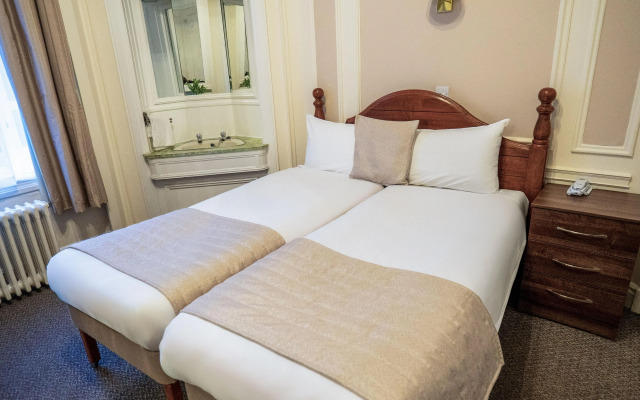 Britannia Adelphi Hotel