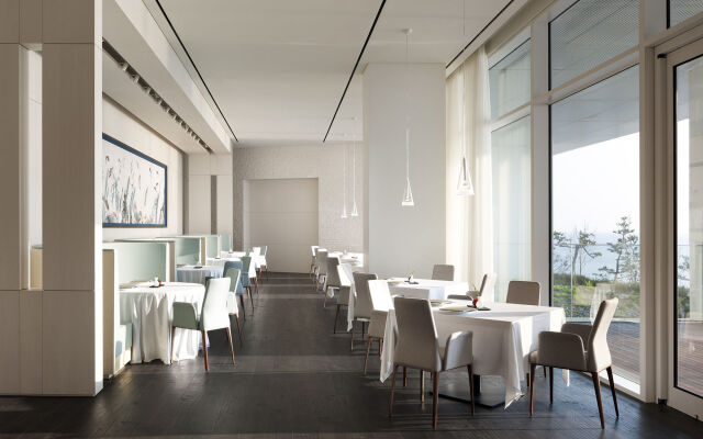 SEAMARQ Hotel