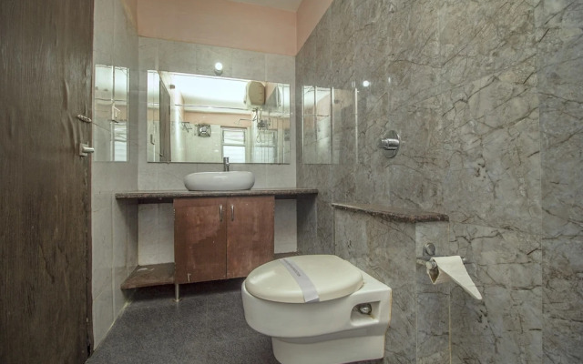 Capital O 28319 Hotel Ganayak