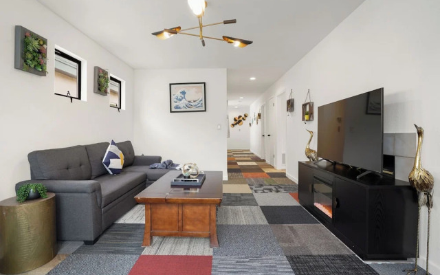 Spacious 5BR Retreat 8 Beds Beach & Golf