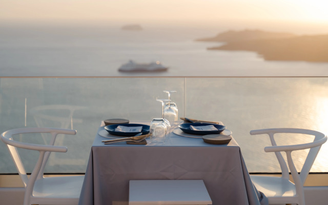 Apeiron Blue Santorini - Sustainable Adults Only 14+
