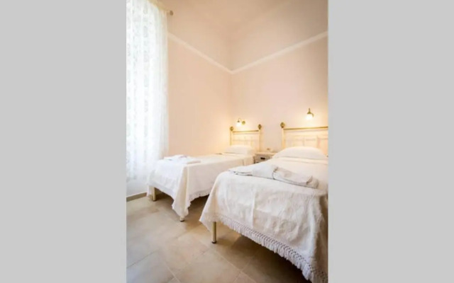 Neoclassical flat with 2 bedrooms in Piraeus
