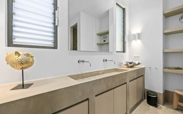 New Designer Villa King Beds Pool Near Beach