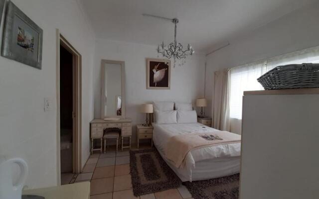 Au Plais De Langebaan at Palm Tree Villa