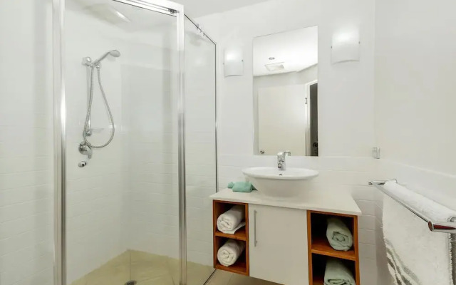 Peponi 4 - Beachfront Apartment