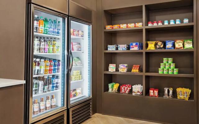Staybridge Suites Montréal Airport - St-Laurent By IHG