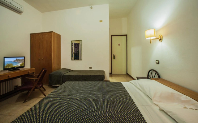 Отель Calamosca