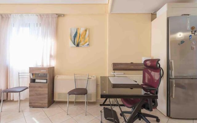 Saronis seaview 2bdr residence 500m from the beach