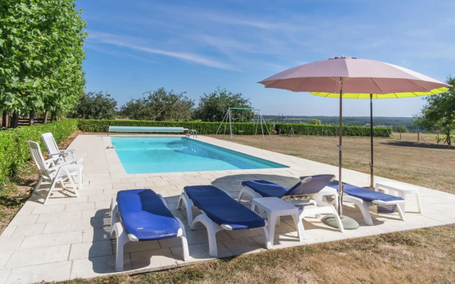 Cosy Holiday Home In Montrichard With Shared Pool