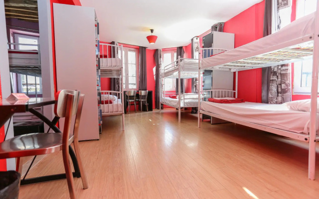 Le Village Montmartre by Hiphophostels