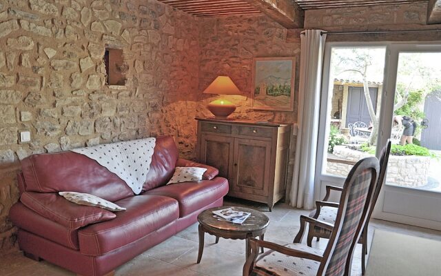 Luxurious Villa in Aix-en-Provence with Jacuzzi