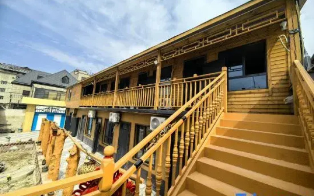 Heqian Yuexia Homestay (Ili River Valley Scenic Area)
