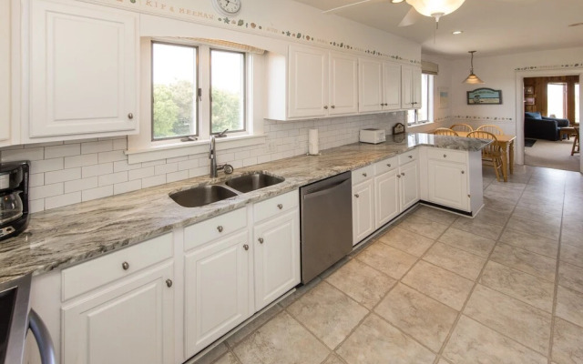 Harshaw Beach House 6 Bedroom Home by Redawning