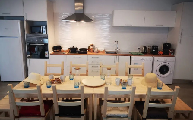 "room in Guest Room - Luxury Stay For 4 - Caparica Posthel"